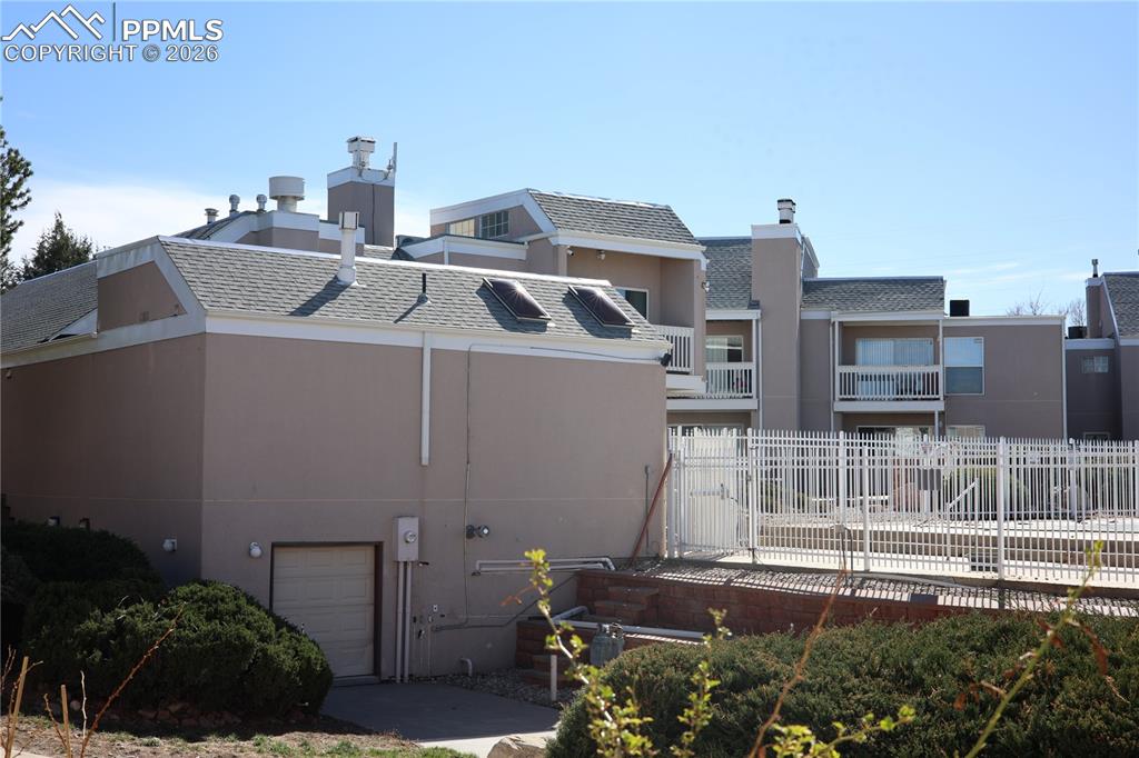 Image 4 of 14: Back of Structure