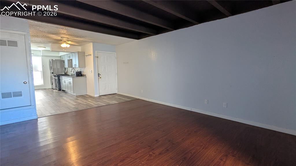 Image 6 of 14: Living Room