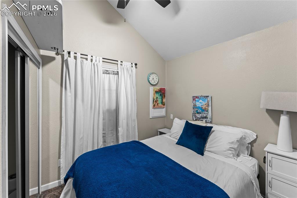 Image 14 of 23: Bedroom