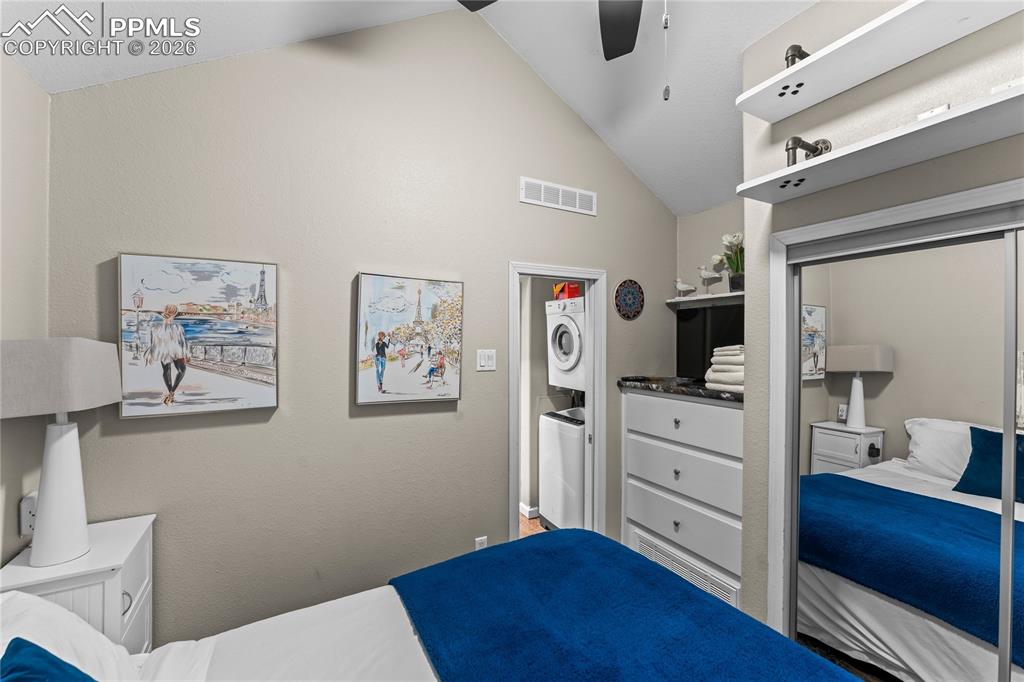 Image 15 of 23: Bedroom