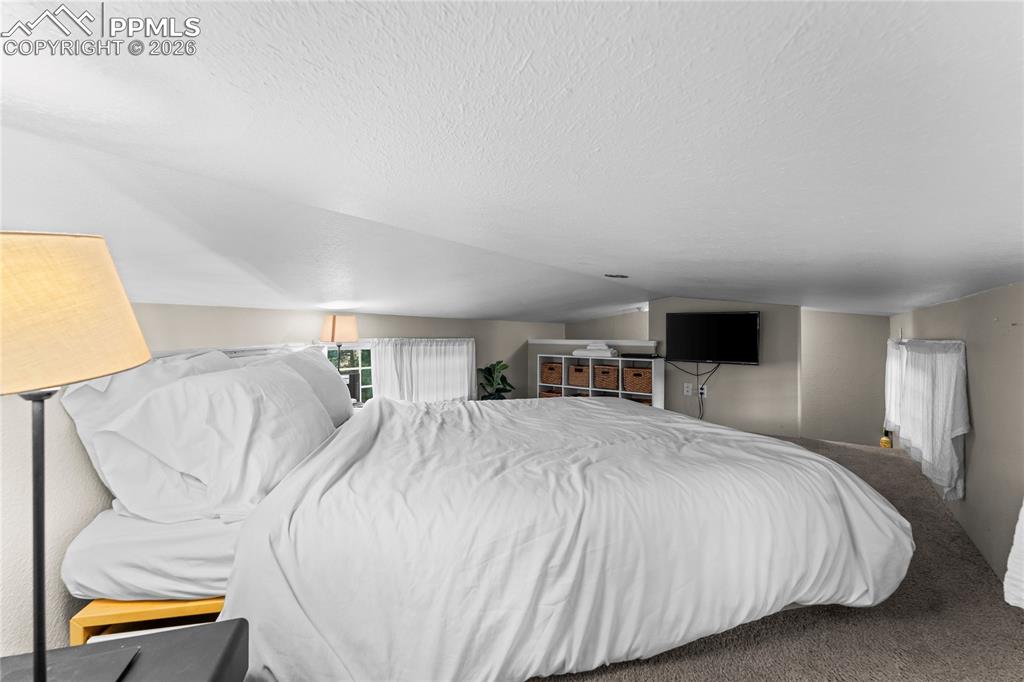 Image 18 of 23: Loft