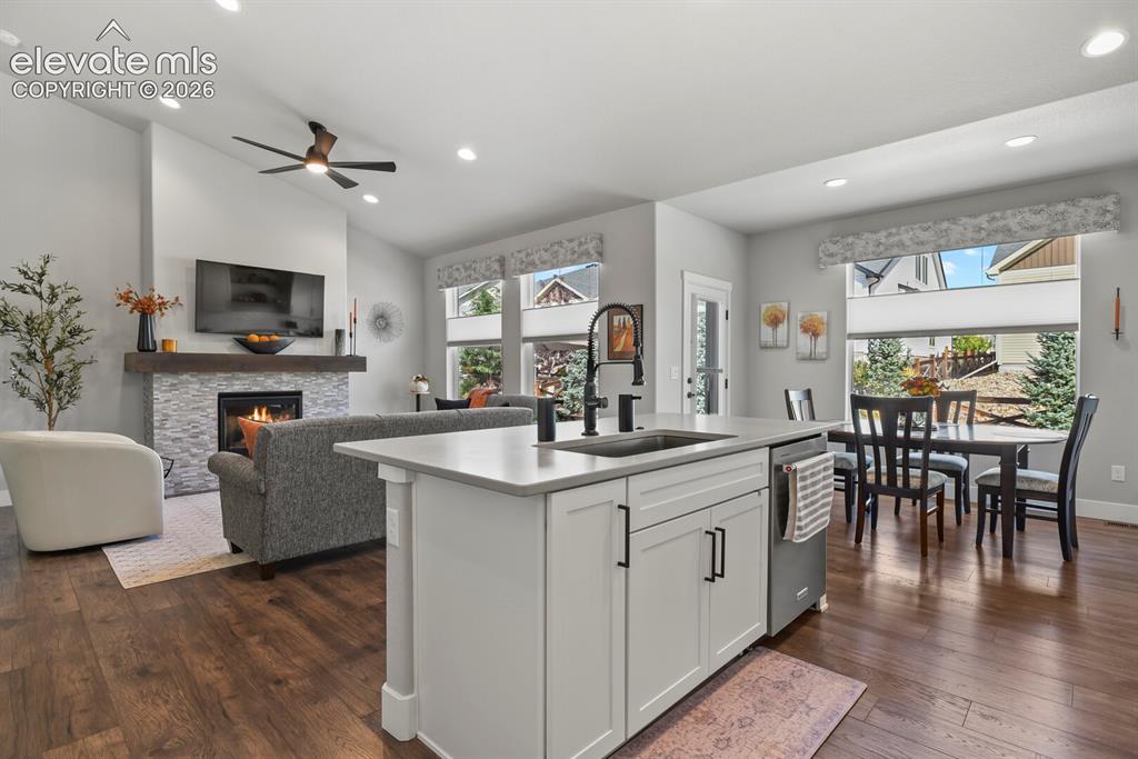 Image 10 of 48: Kitchen