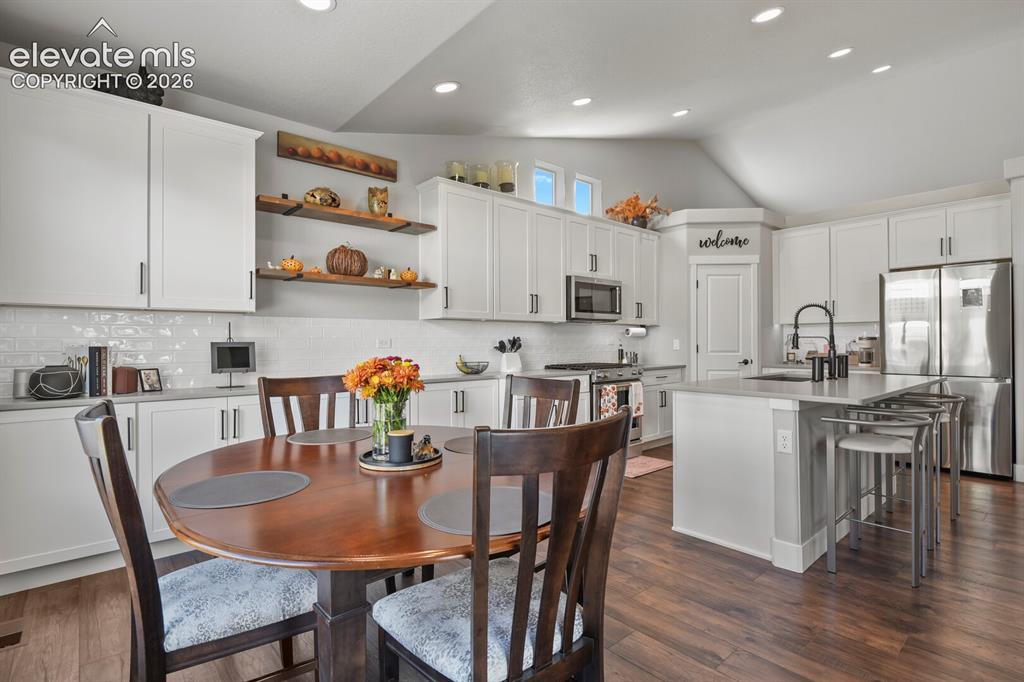 Image 13 of 48: Dining Area