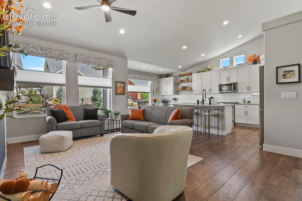 Image 14 of 48: Living Room
