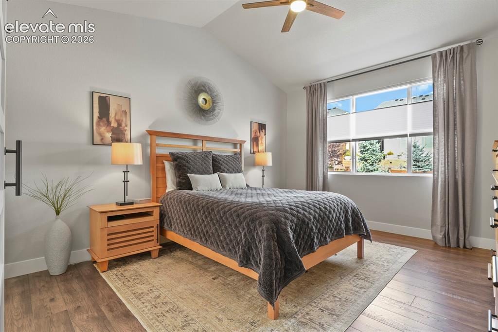 Image 19 of 48: Bedroom