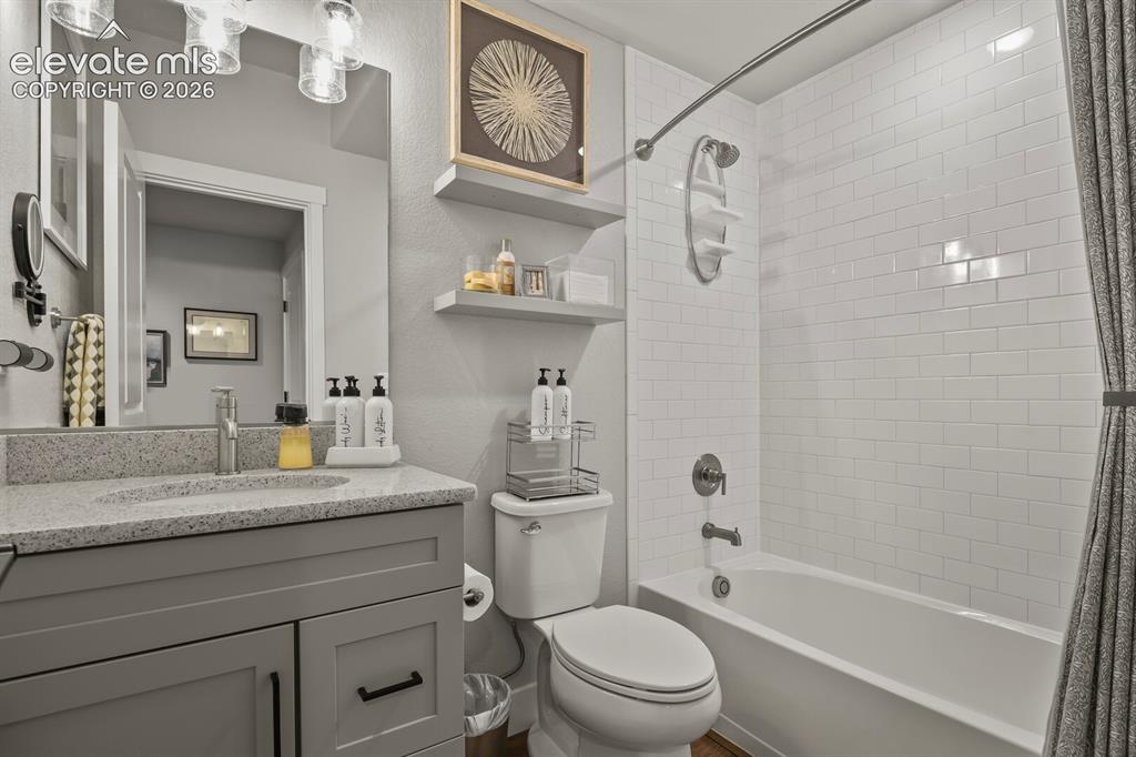 Image 36 of 48: Bathroom