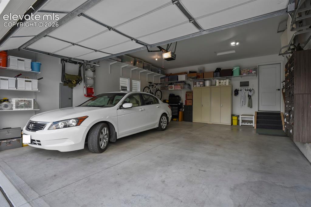 Image 41 of 48: Garage