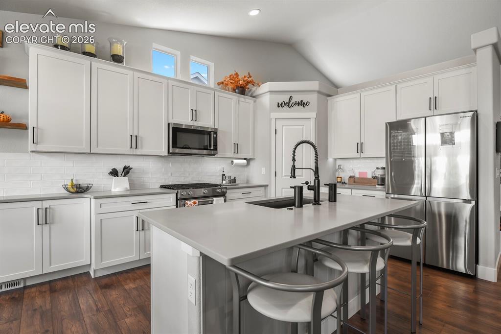 Image 7 of 48: Kitchen