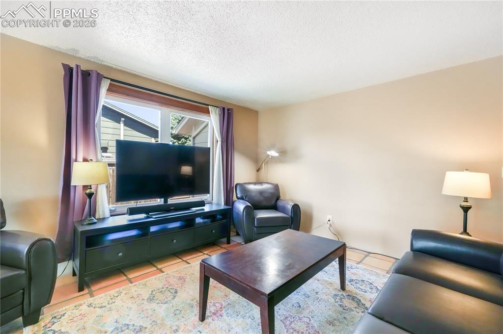 Image 10 of 50: Living Room