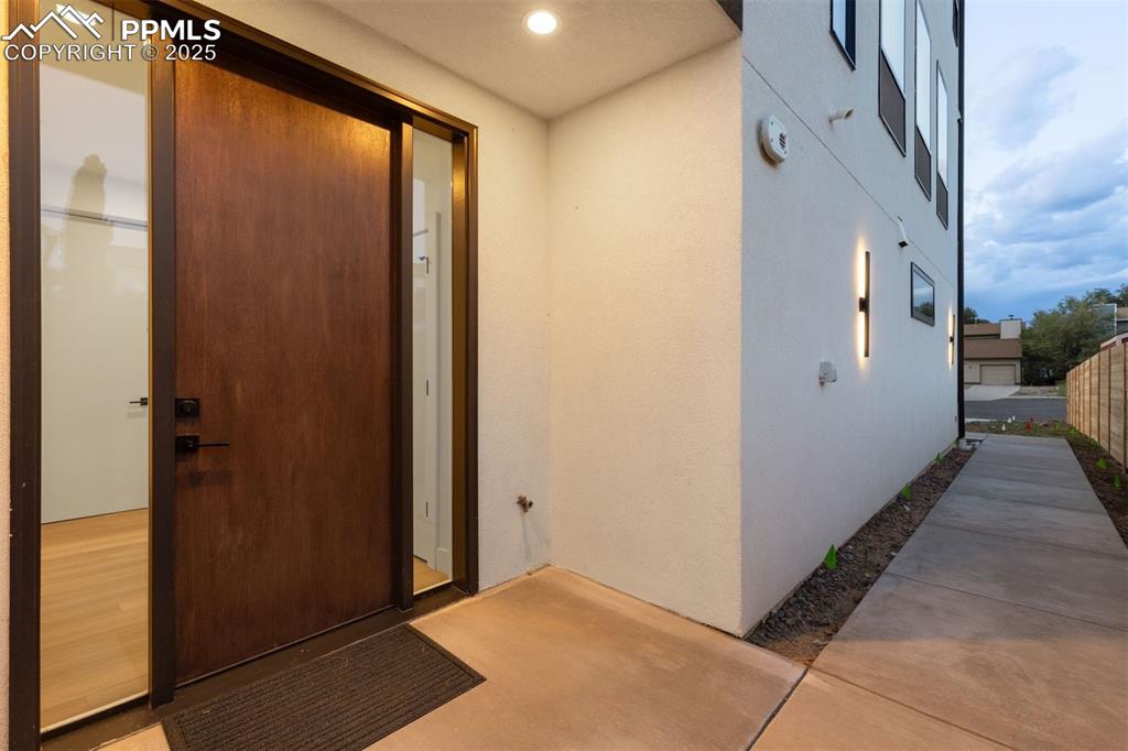 Image 11 of 48: Entry
