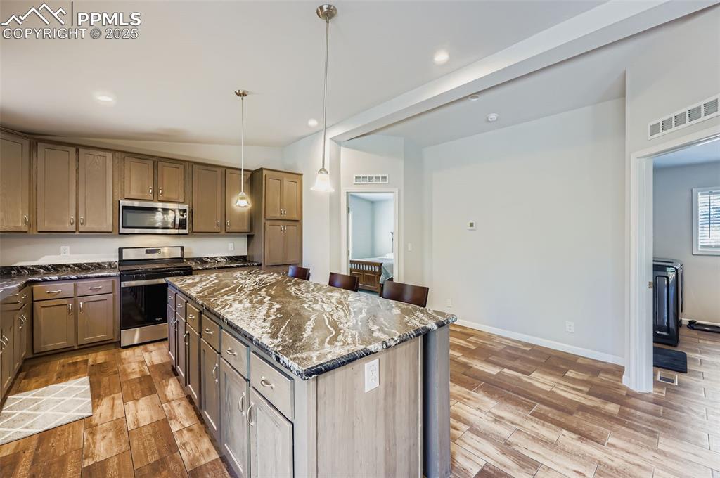 Image 11 of 39: Kitchen