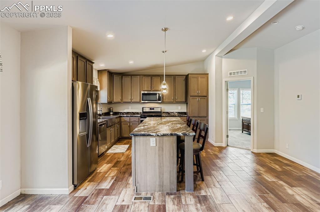 Image 14 of 39: Kitchen