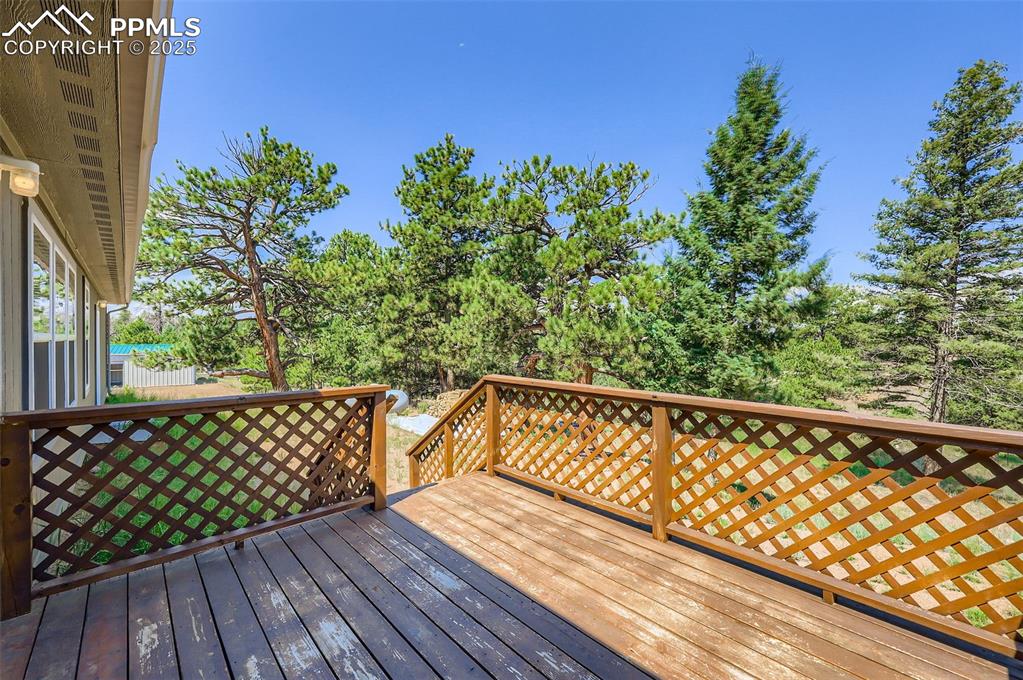 Image 34 of 39: Deck