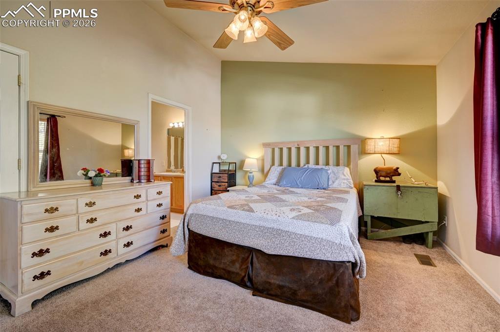 Image 12 of 20: Bedroom