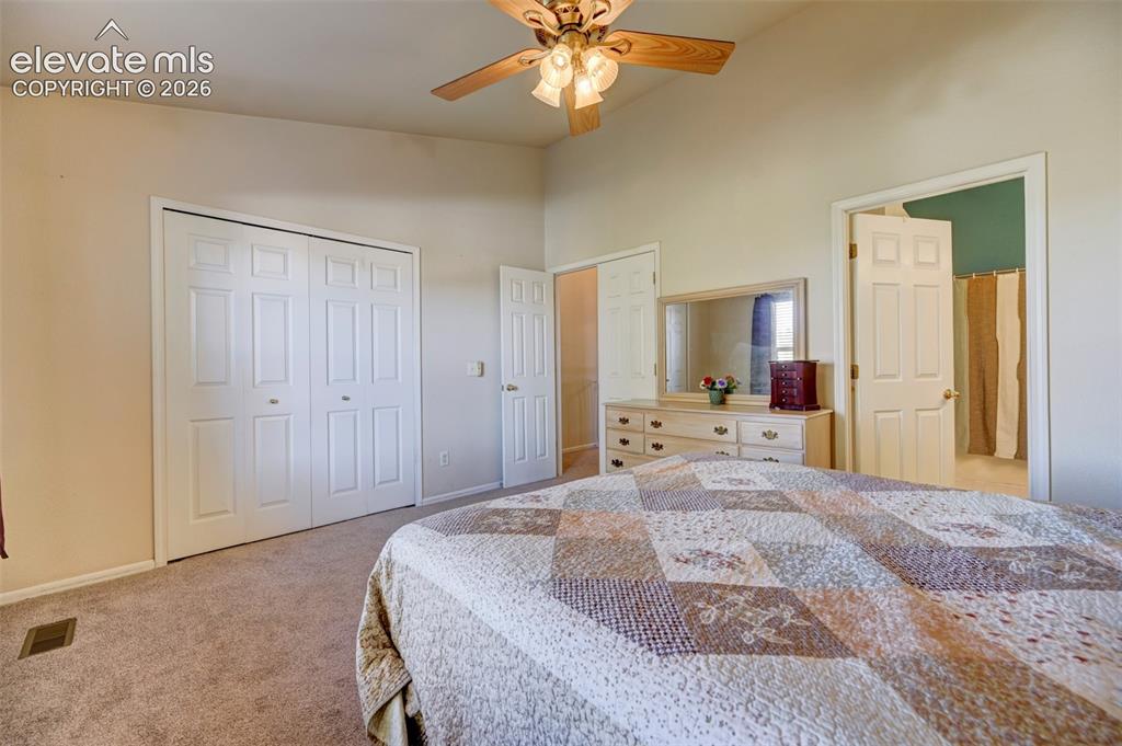 Image 12 of 19: Bedroom