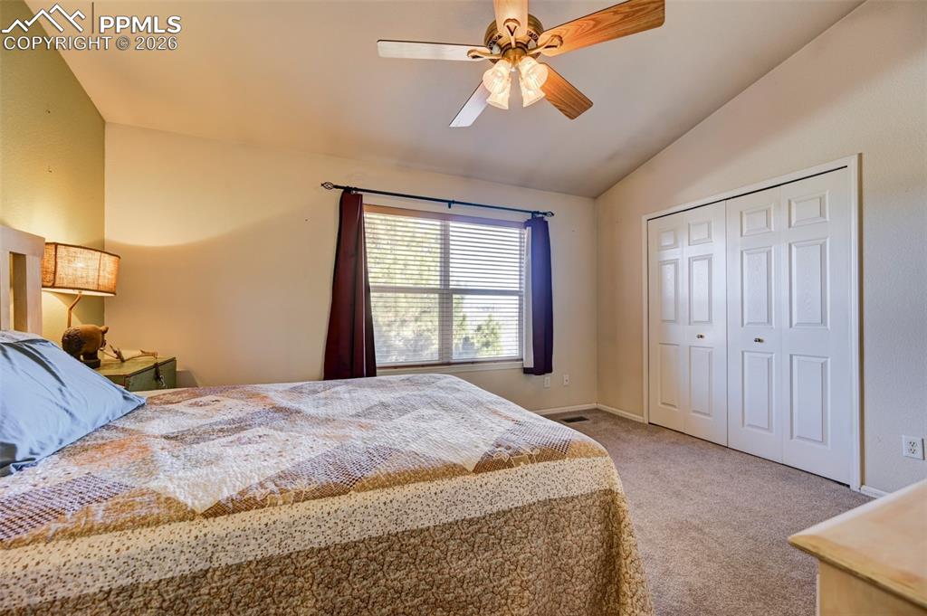 Image 14 of 20: Bedroom