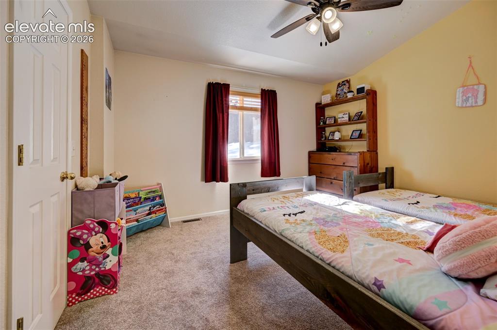 Image 14 of 19: Bedroom