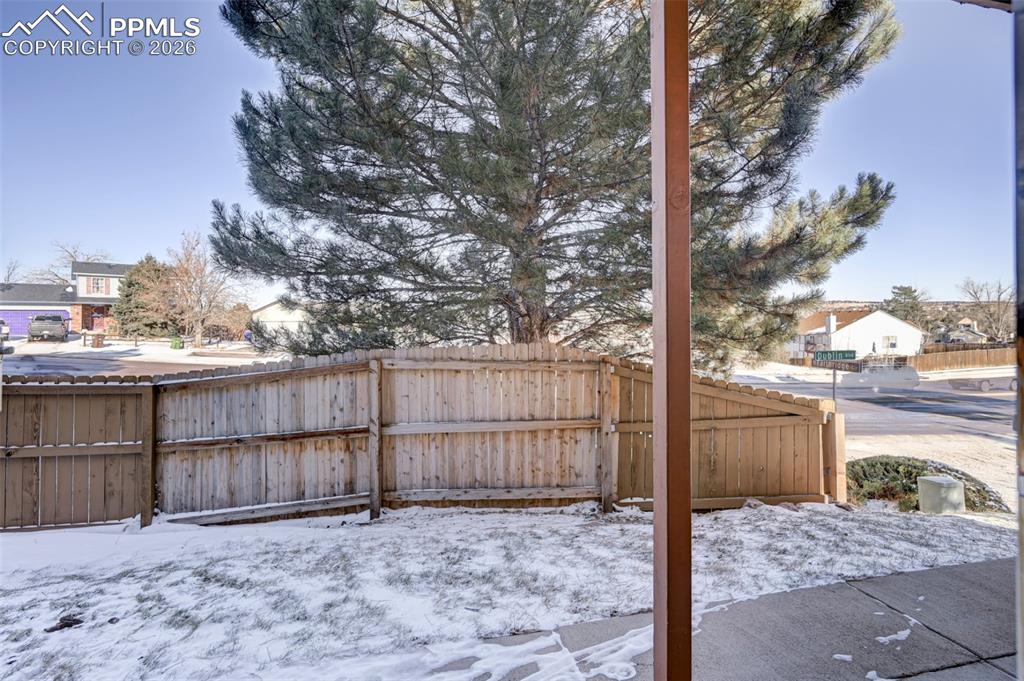 Image 20 of 20: Yard