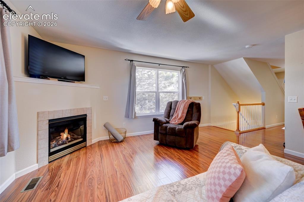 Image 4 of 19: Living Room