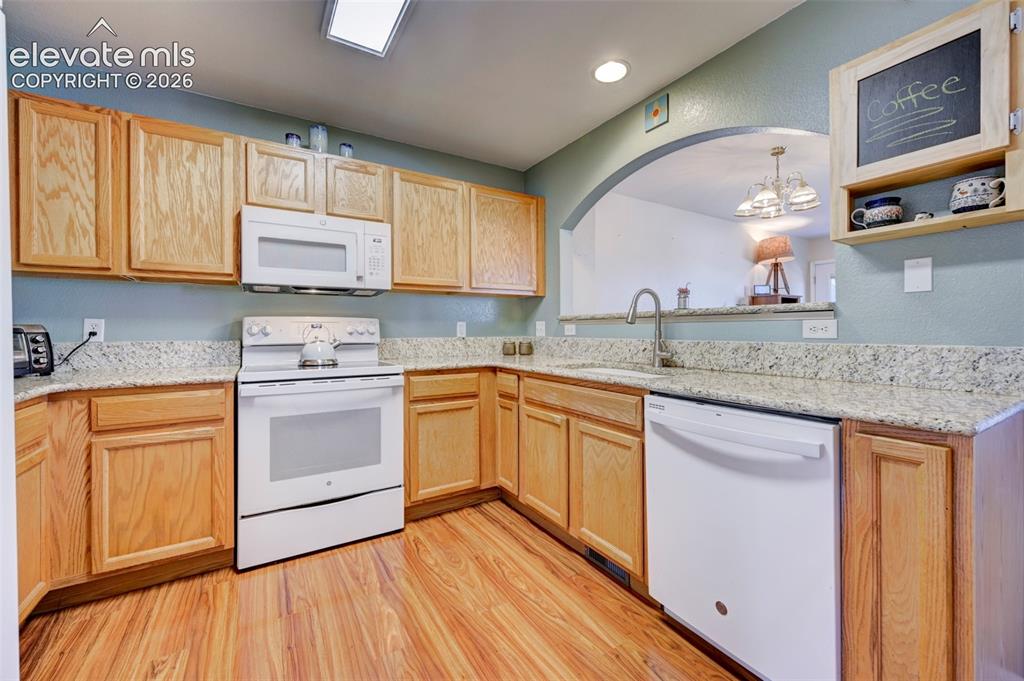 Image 8 of 19: Kitchen