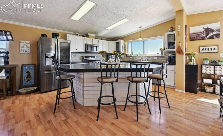 Image 10 of 41: Kitchen