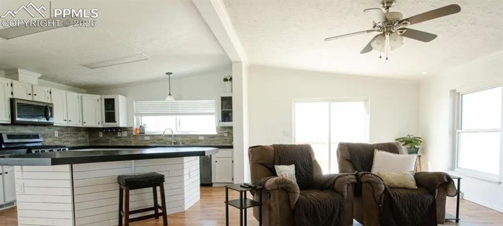 Image 11 of 33: Kitchen
