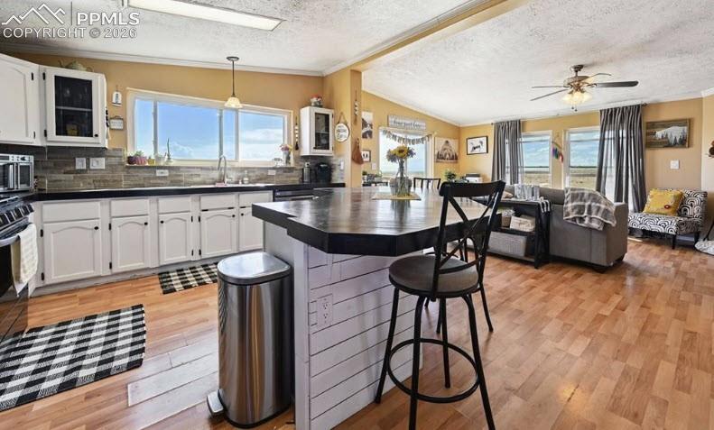 Image 11 of 41: Kitchen