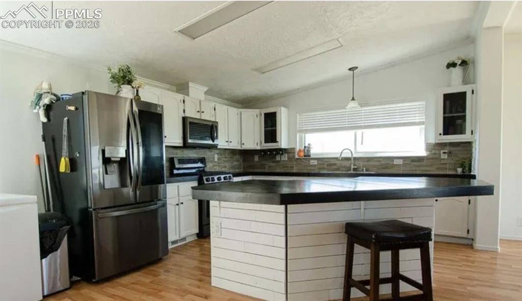 Image 12 of 33: Kitchen