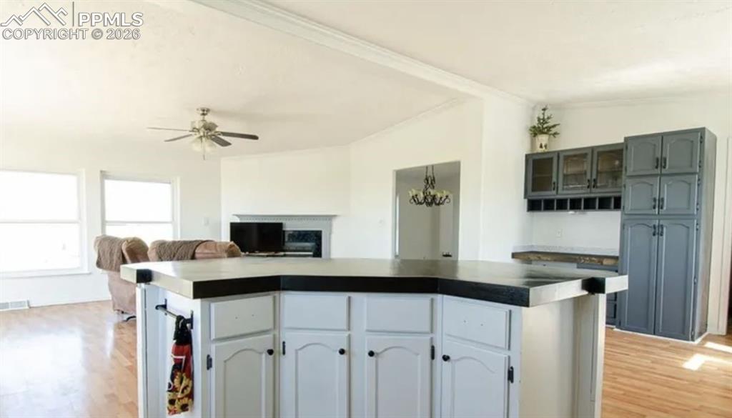 Image 13 of 33: Kitchen