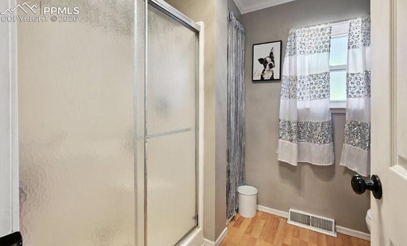 Image 19 of 41: Bathroom