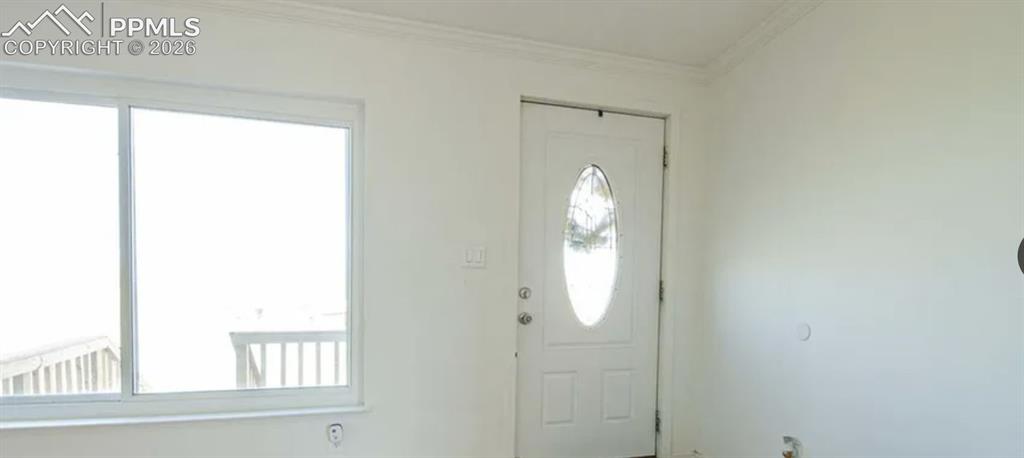 Image 4 of 33: Entry