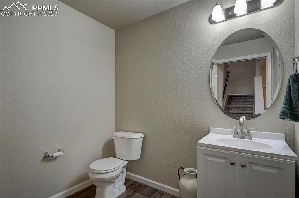 Image 15 of 34: Main level LARGE 1/2 bath.