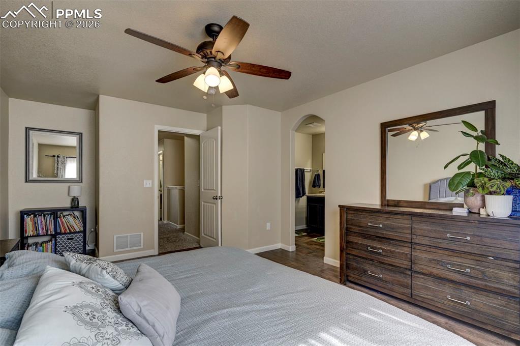 Image 21 of 34: Spacious primary bedroom!