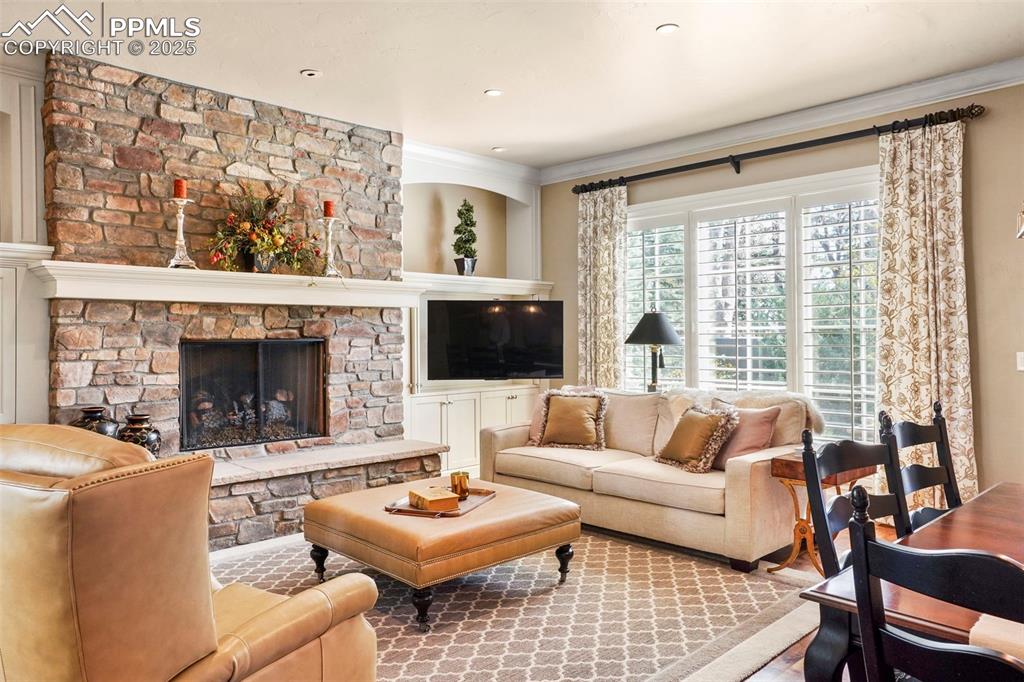 Image 11 of 41: Living Room