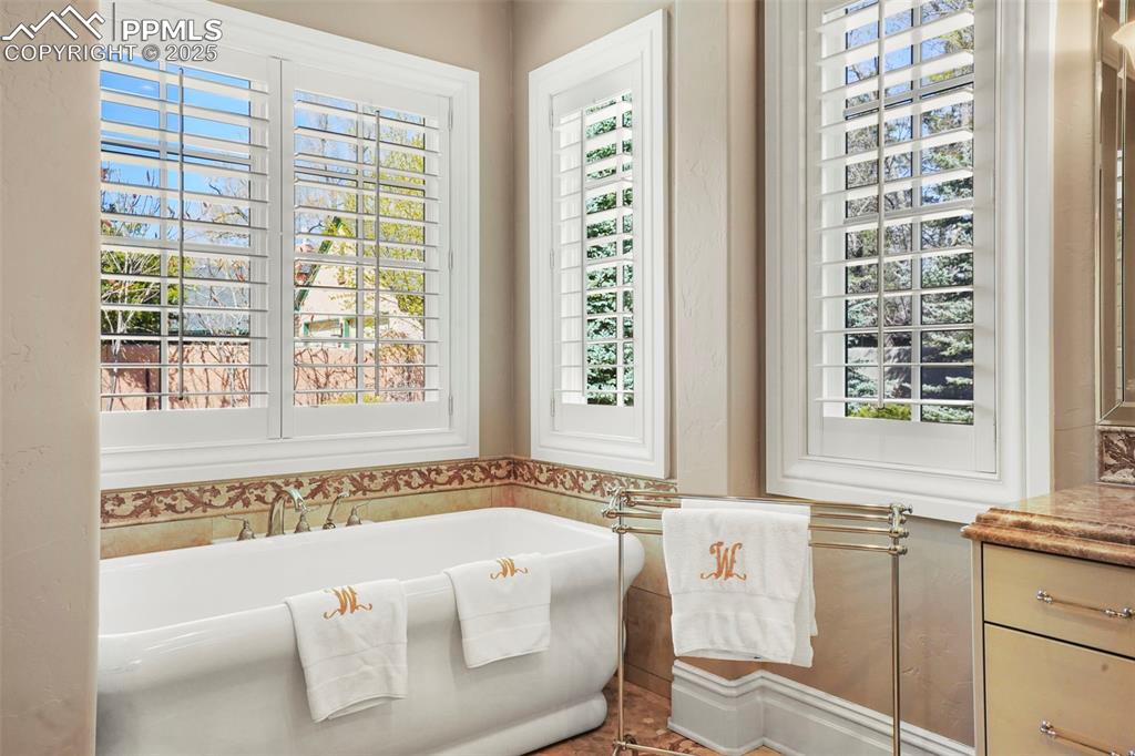 Image 15 of 41: Bathroom