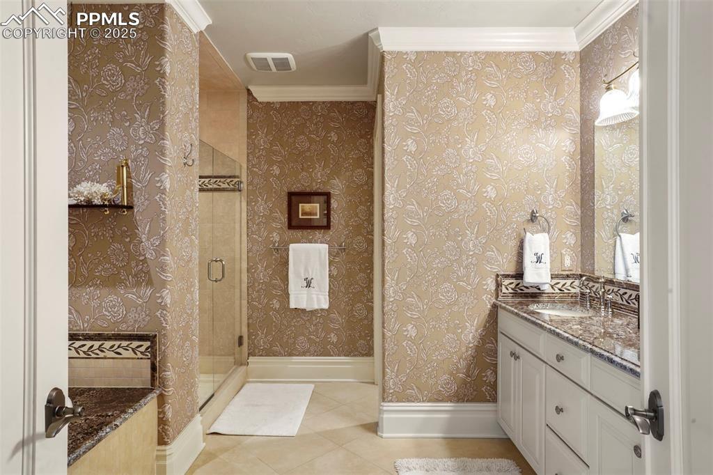 Image 26 of 41: Bathroom