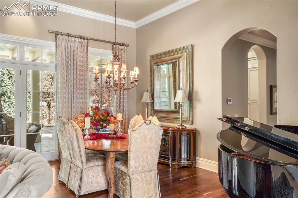 Image 7 of 41: Dining Area