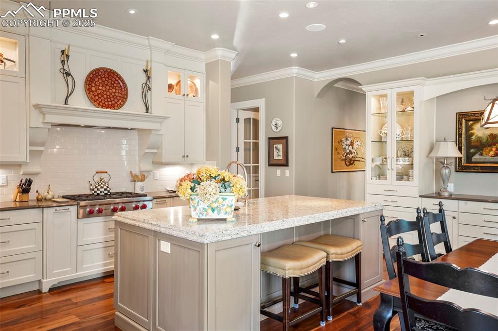 Image 9 of 41: Kitchen