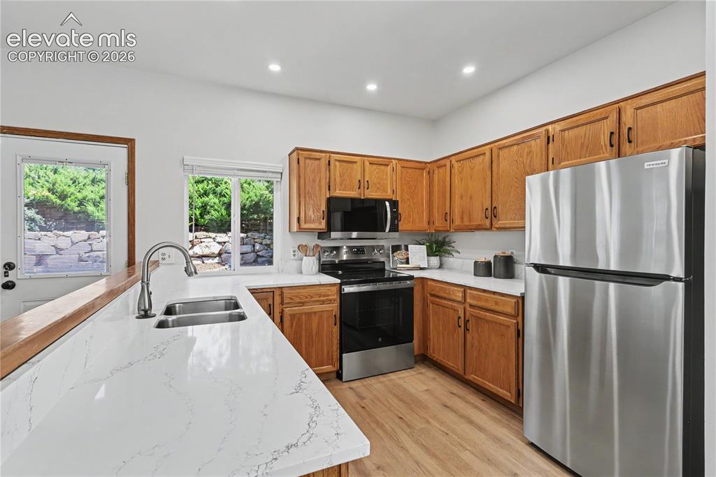 Image 10 of 37: Kitchen