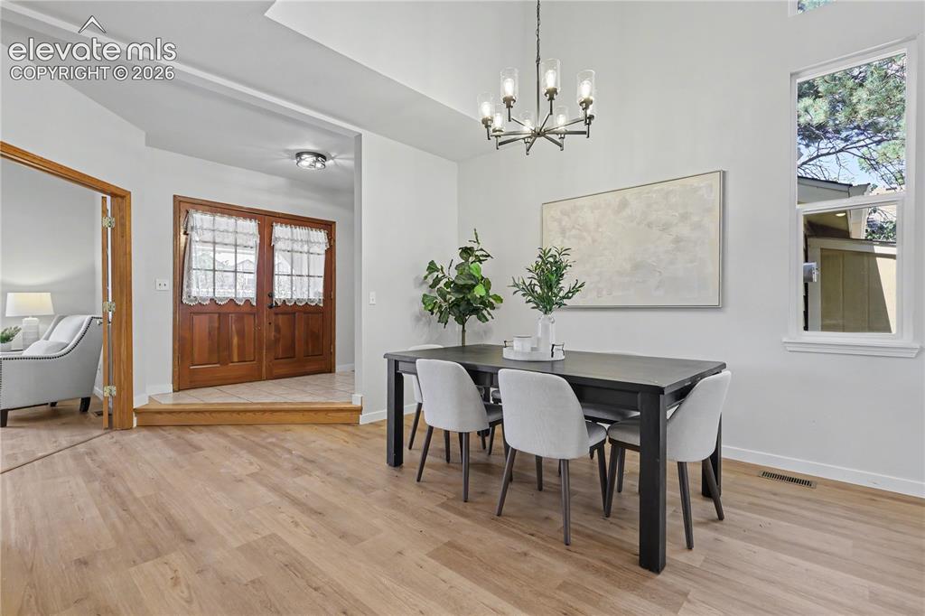 Image 3 of 37: Dining Area