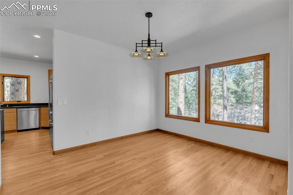 Image 13 of 48: Dining Area
