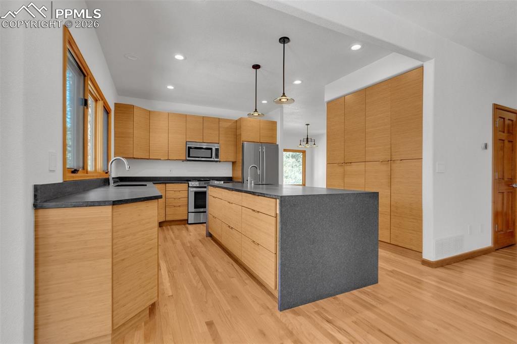 Image 14 of 48: Kitchen