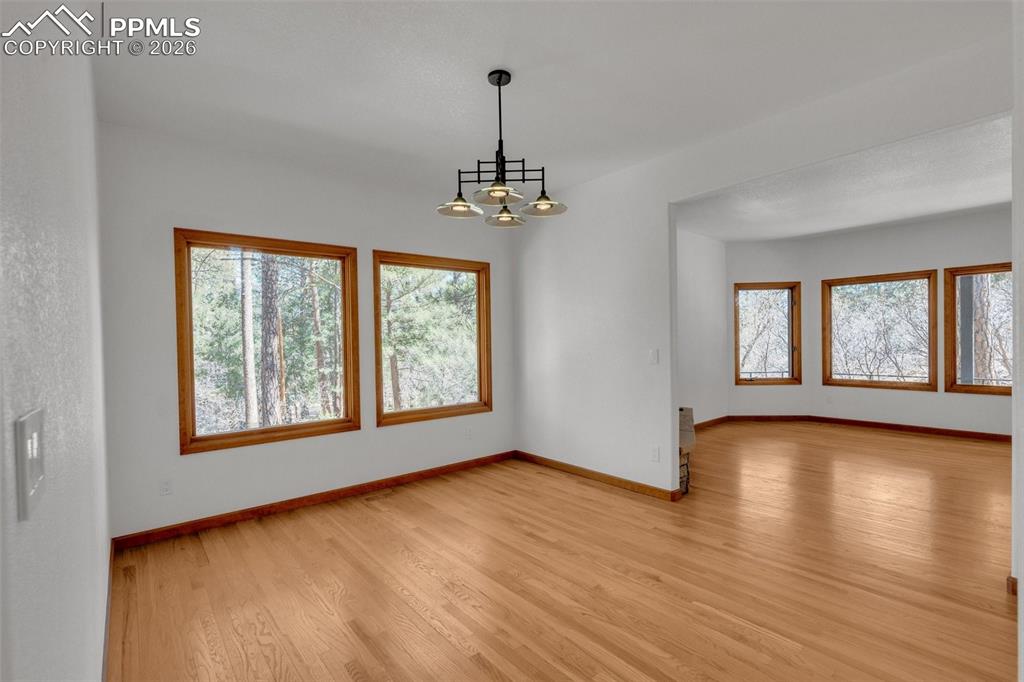 Image 20 of 48: Dining Area