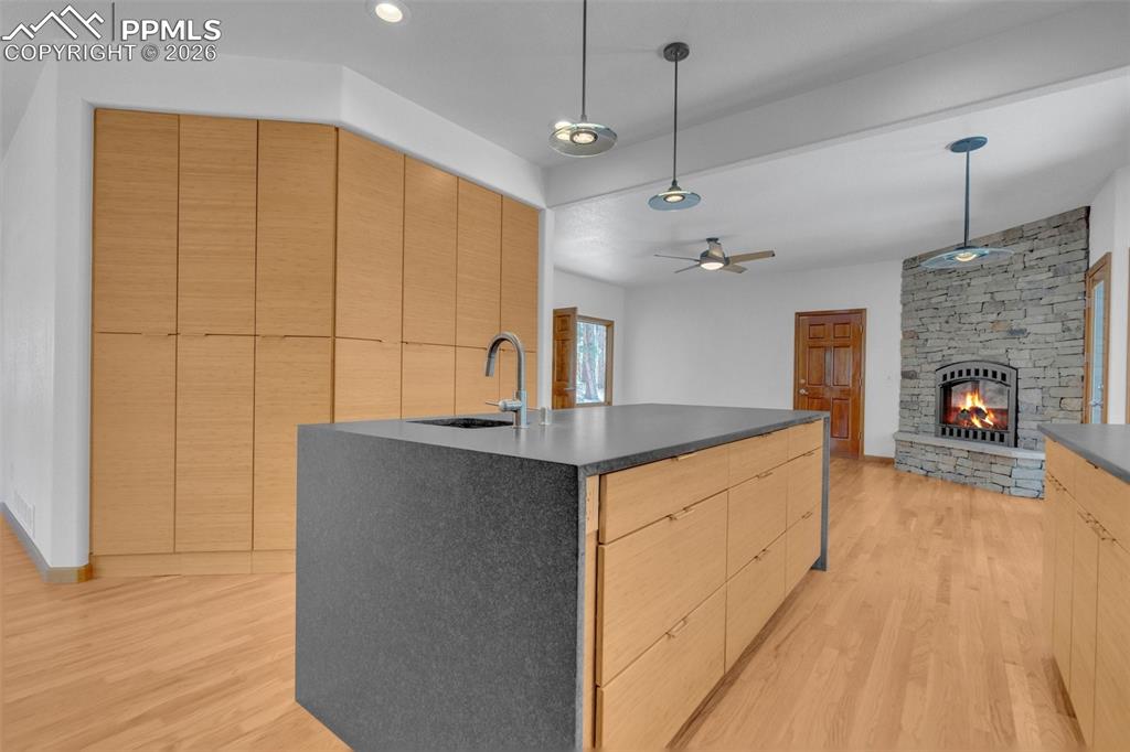 Image 22 of 48: Kitchen