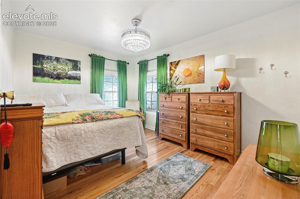 Image 19 of 44: Bedroom
