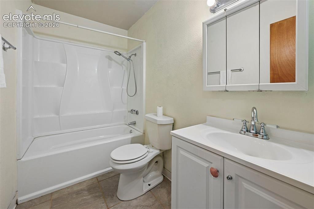 Image 12 of 28: 2nd bath with tub shower combo