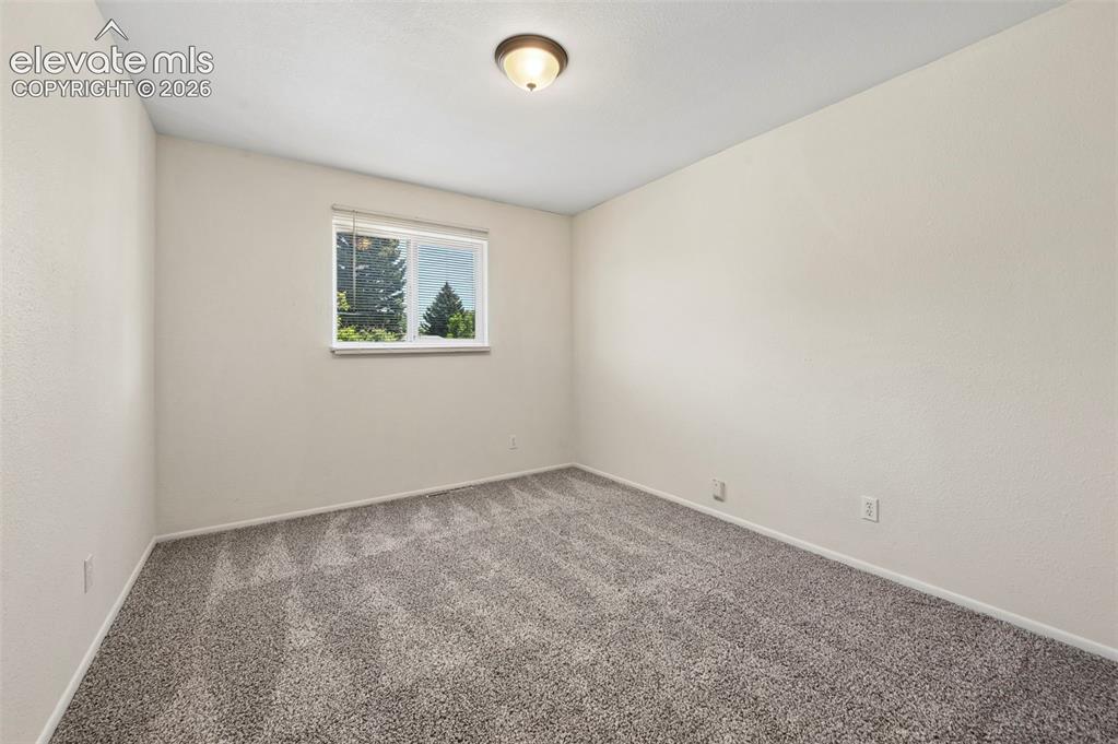 Image 29 of 29: Empty room