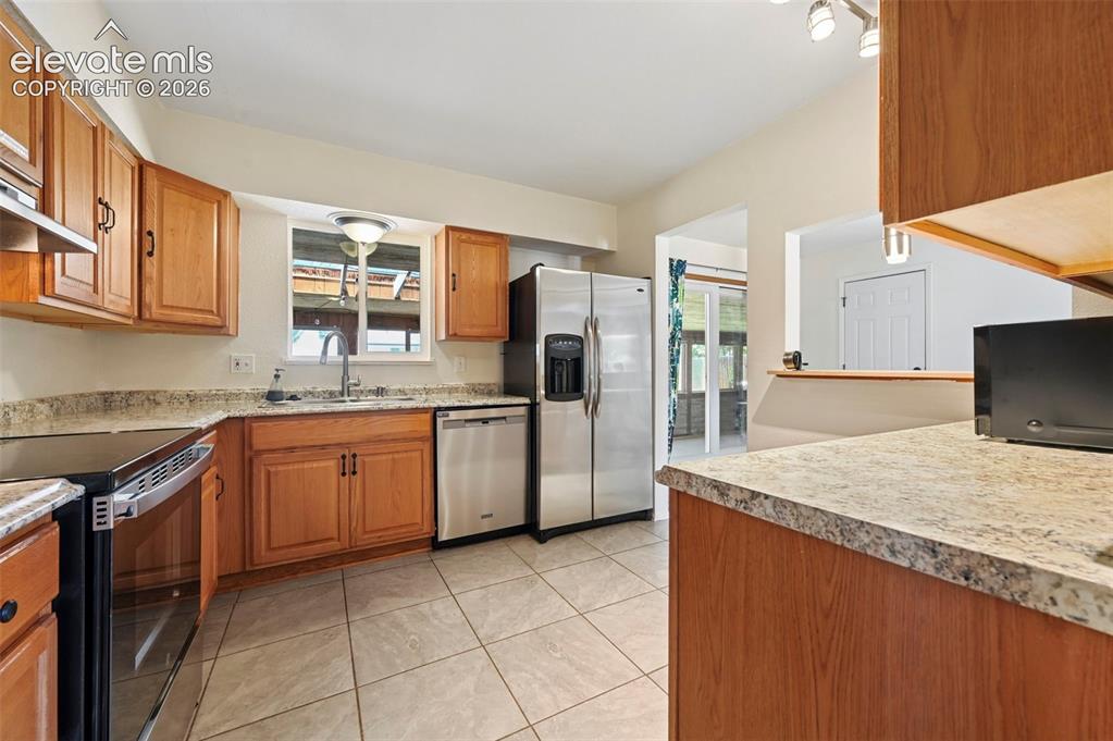 Image 7 of 29: Kitchen
