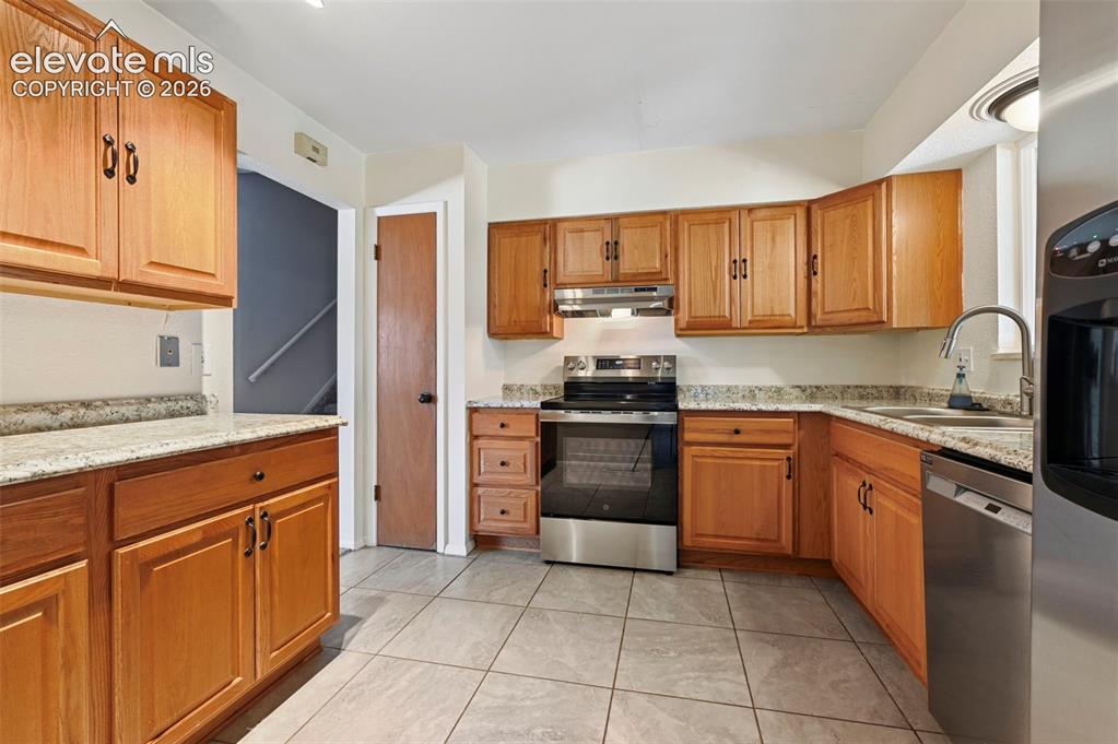 Image 8 of 29: Kitchen