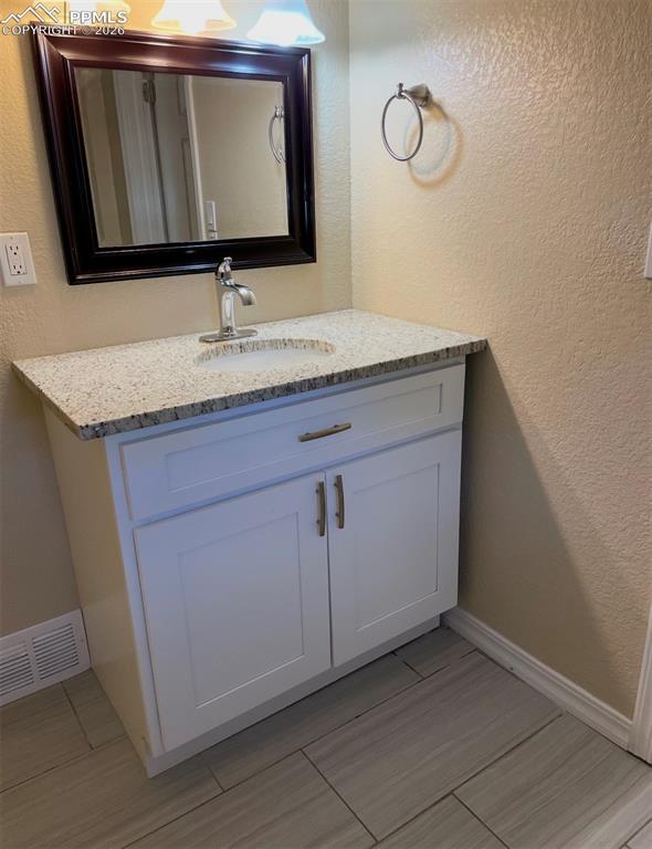 Image 36 of 41: Bathroom
